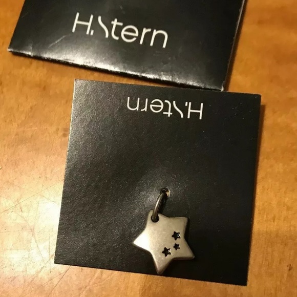 NEW H. STERN SILVER LUCKY PENDANT STAR 2-SIDED CHARM HAMSA & STARS - Picture 4 of 6